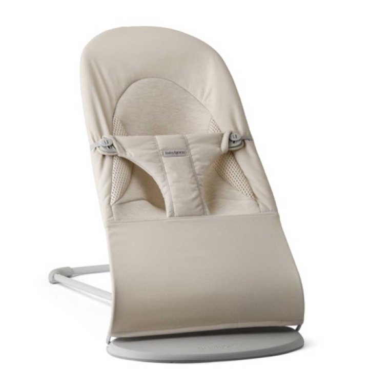 Babybjörn Vippestol Balance Soft Tri-Fabric Sandgrå i gruppen Babyutstyr / Vippestoler hos Köpbarnvagn (BABJ005002)